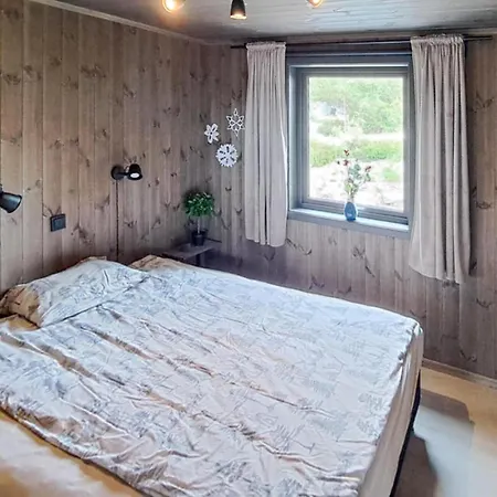 4 Bedroom Lovely In Dolemo Austena